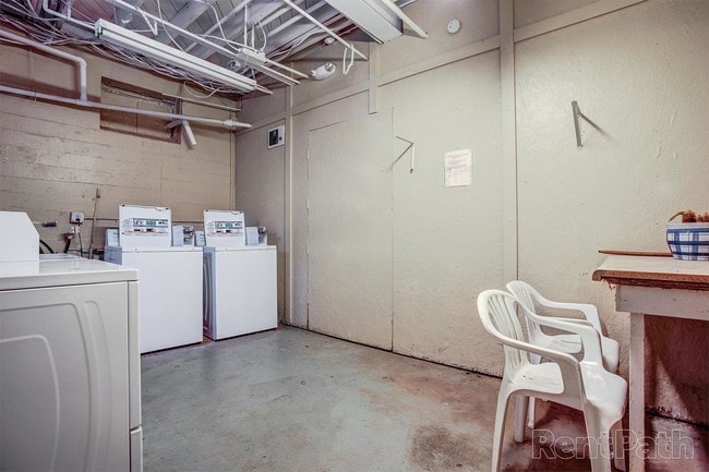 Building Photo - 701 Culbertson Dr