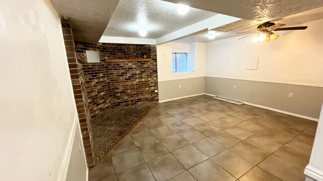 Foto del edificio - 5 Bedroom / 2 Bathroom house in Sandy