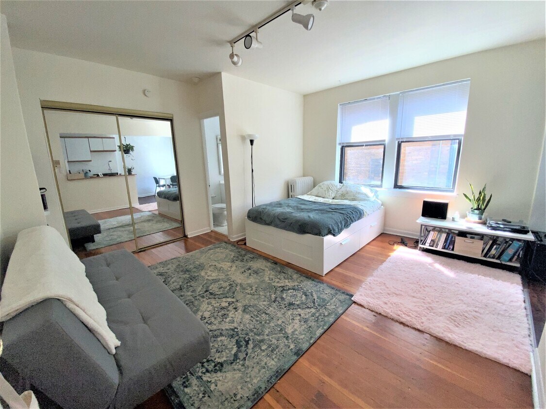 Foto principal - 644 W Wrightwood Ave