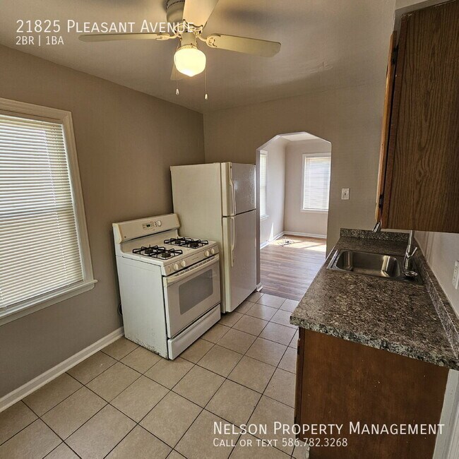 Foto del edificio - 21825 Pleasant Ave