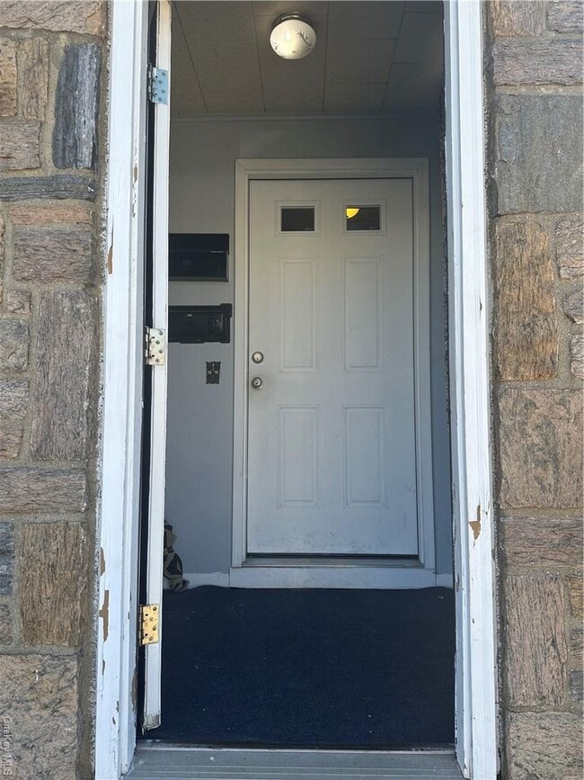 Building Photo - 862 Midland Ave