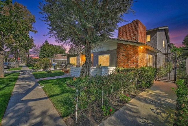 Building Photo - 338 Orizaba Ave