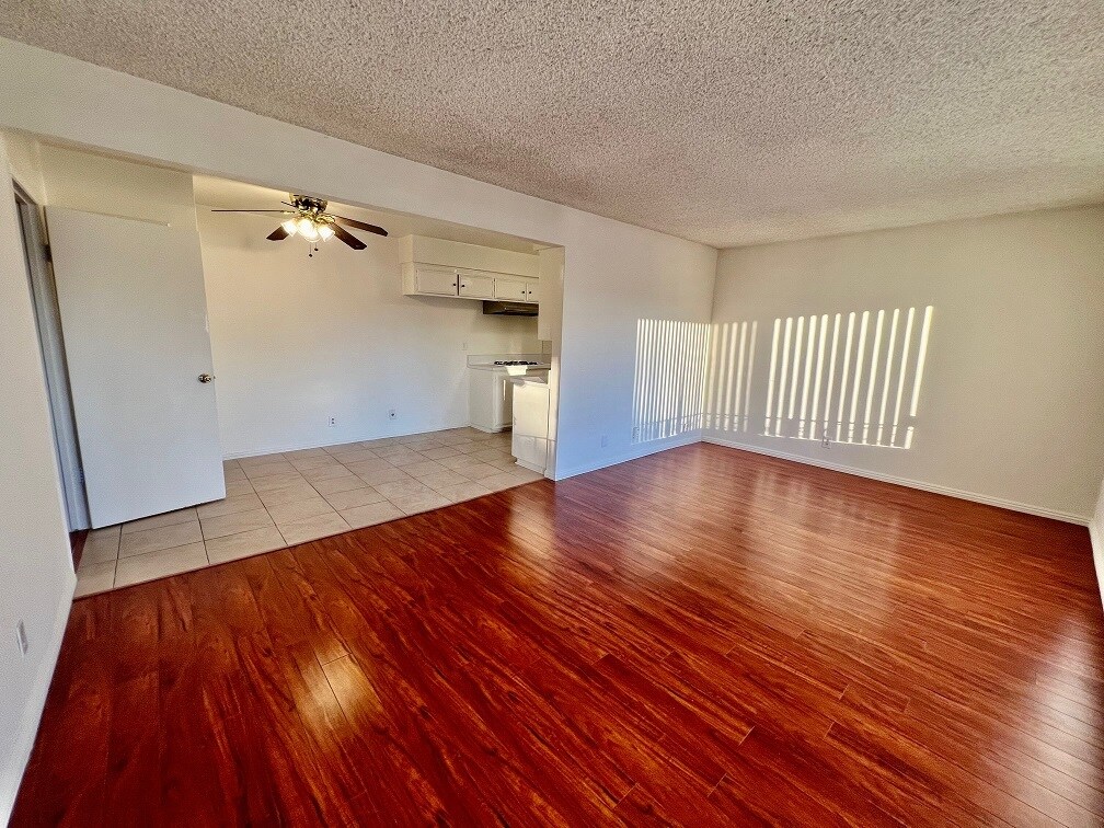 Primary Photo - 1132 W Duarte Rd