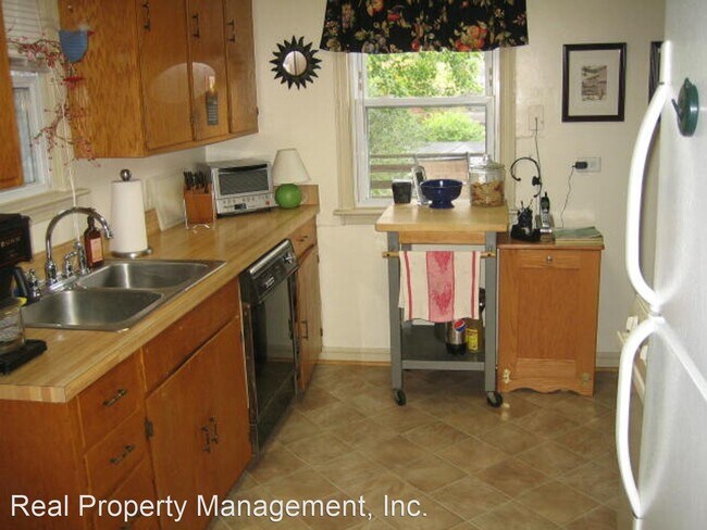 Foto del edificio - 3 br, 1 bath House - 1009 St. Charles Ave.