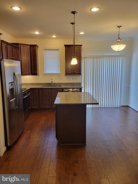 Building Photo - 137 Tree Line Dr