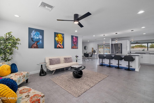 Foto del edificio - 2546 N 69th Pl