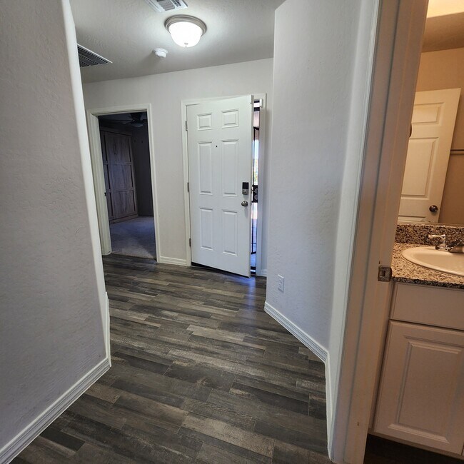 Foto del edificio - 70 W Cottonwood Ln