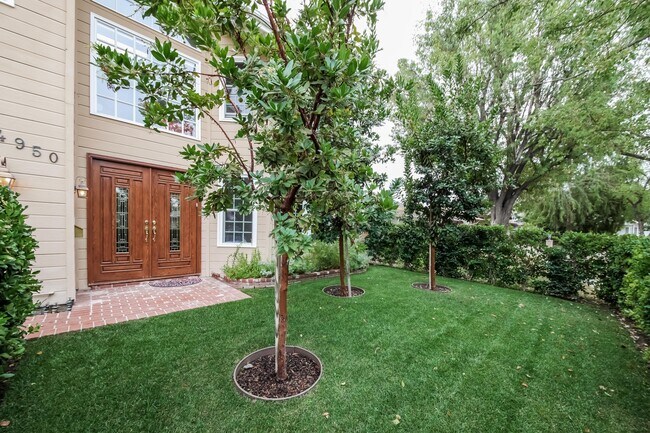 Building Photo - 4950 Dobkin Ave