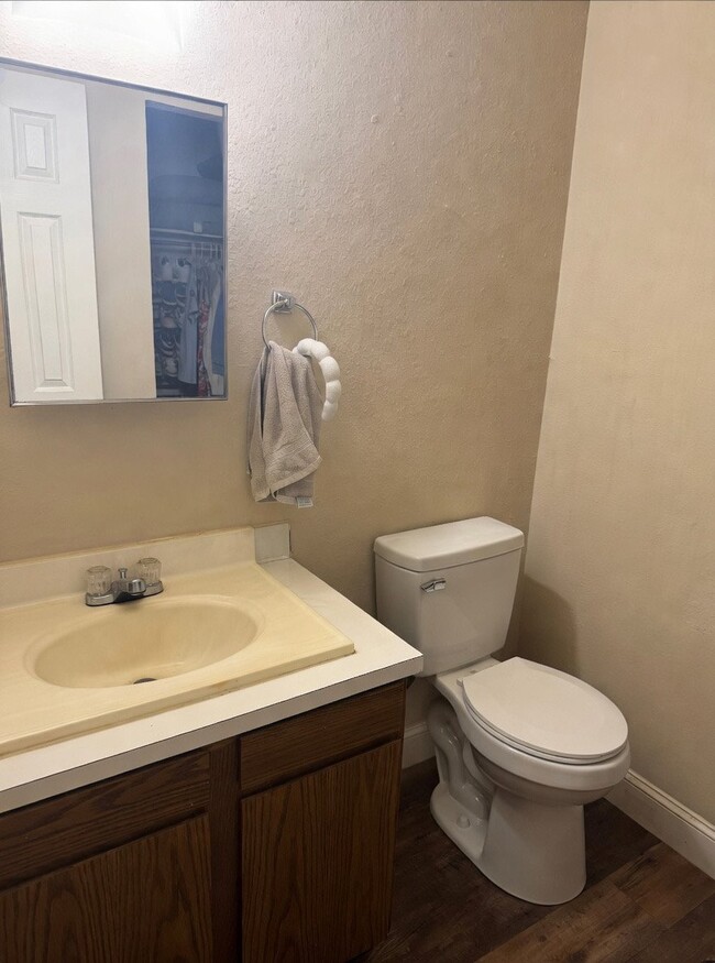 Building Photo - 725 Chaparral Cir