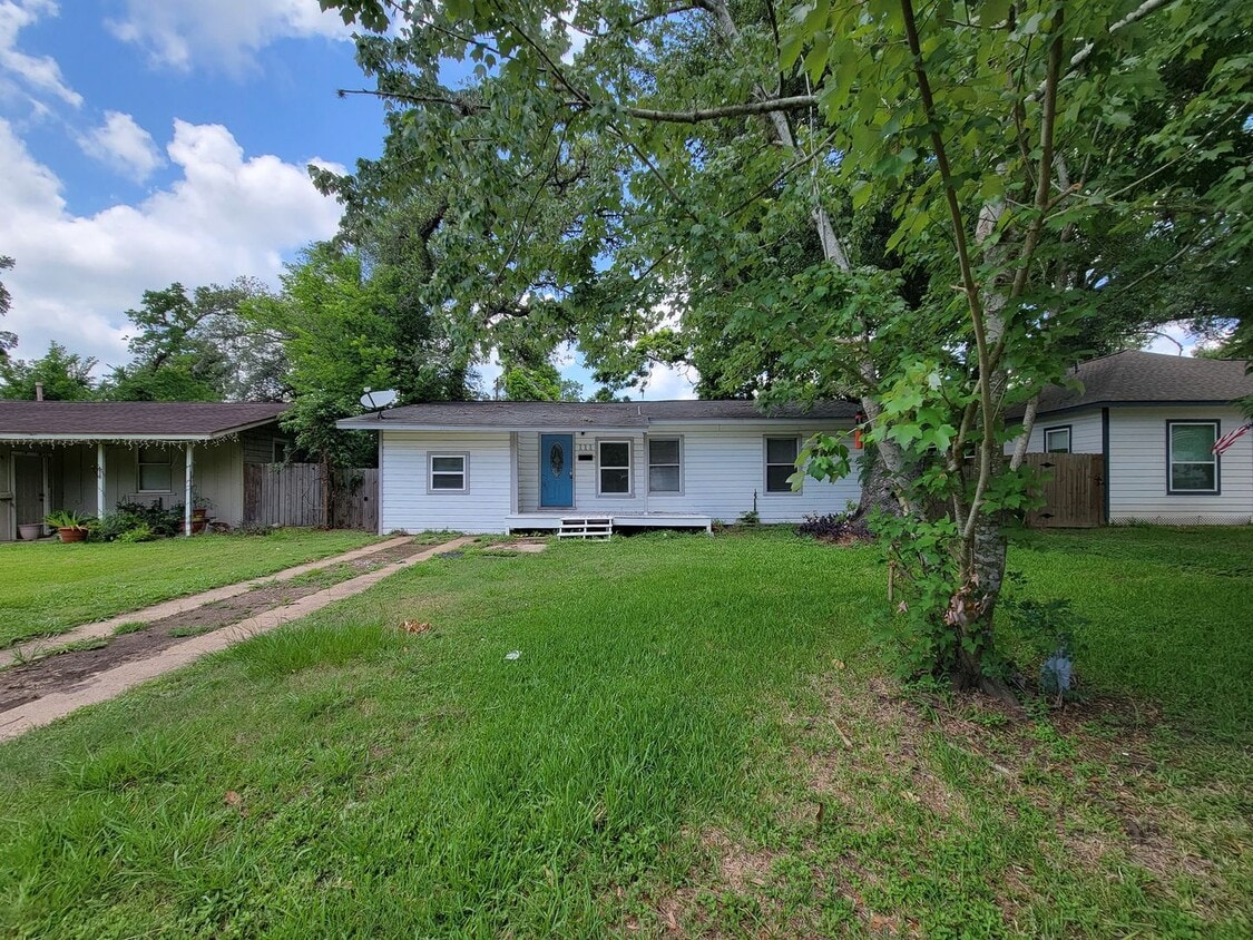 Primary Photo - NICE 3 BEDROOM RECENTLY REMODELED LEASE HO...