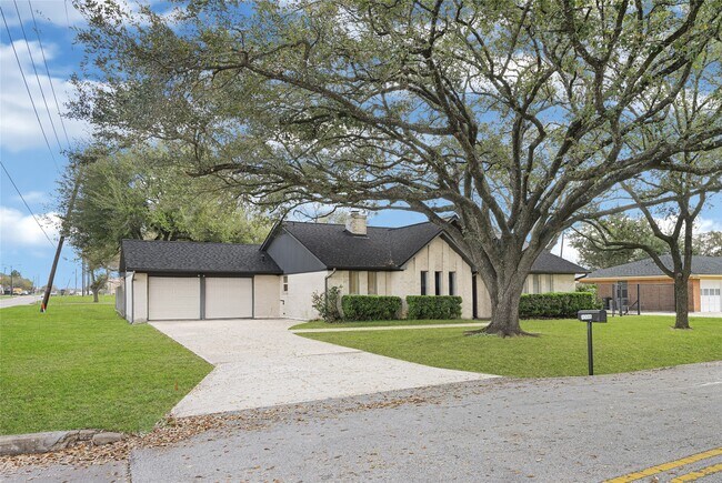 Foto del edificio - 13003 Frank Ln