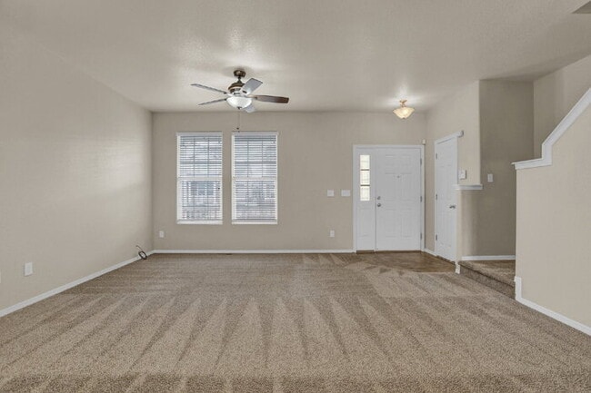 Foto del edificio - Spacious 3-Bed End-Unit Townhome with Moun...