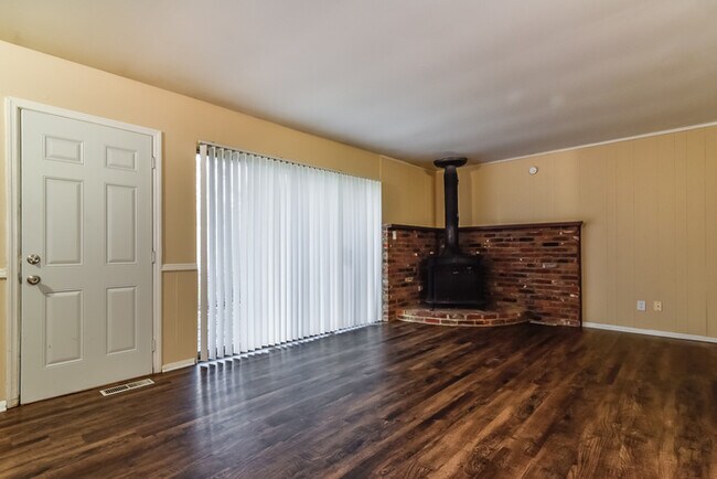 Foto del edificio - 3232 Bluebell Ln