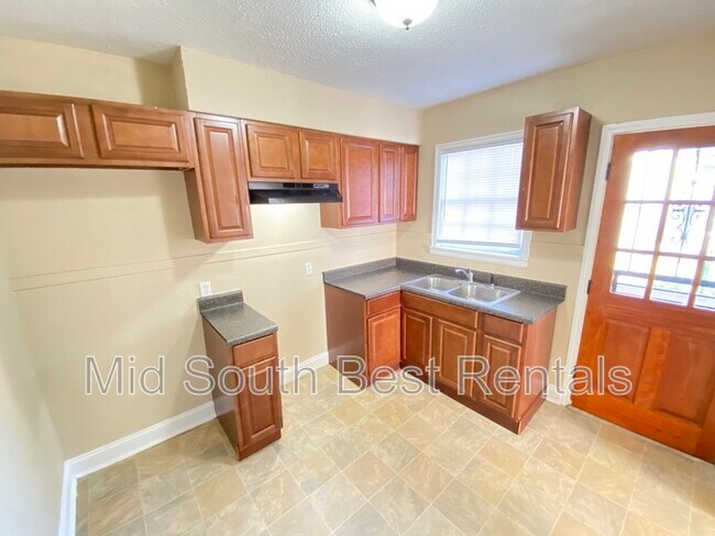 Foto del edificio - 3218 Lamphier Ave