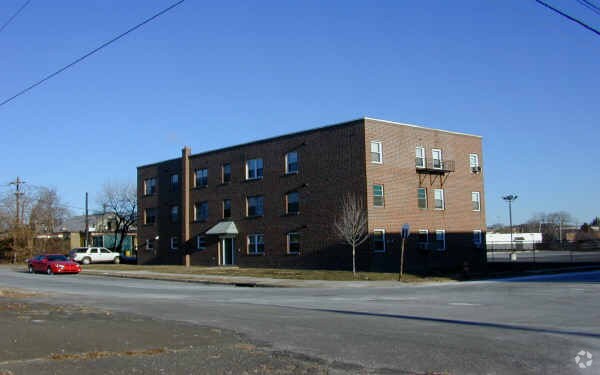 Primary Photo - 8100 Fairfield St