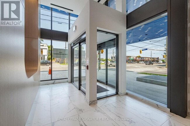 Building Photo - 1195 The Queensway