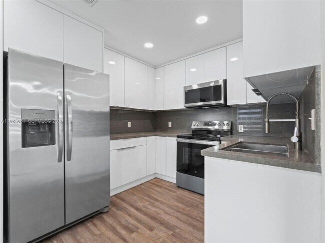 Foto del edificio - 3031 SW 64th Ave