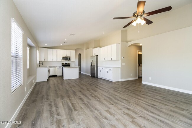 Building Photo - 8402 S 20th Pl