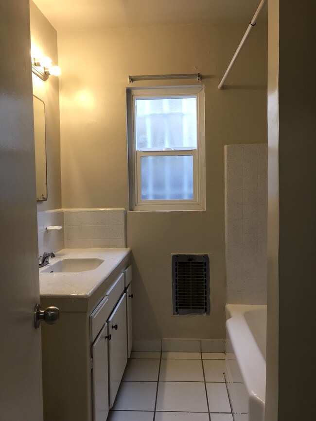 Foto del edificio - 917 N Hudson Ave