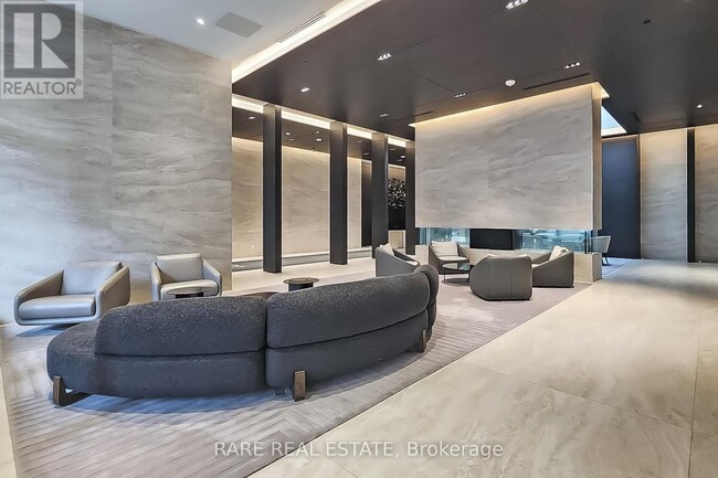 Building Photo - 2221 Yonge St