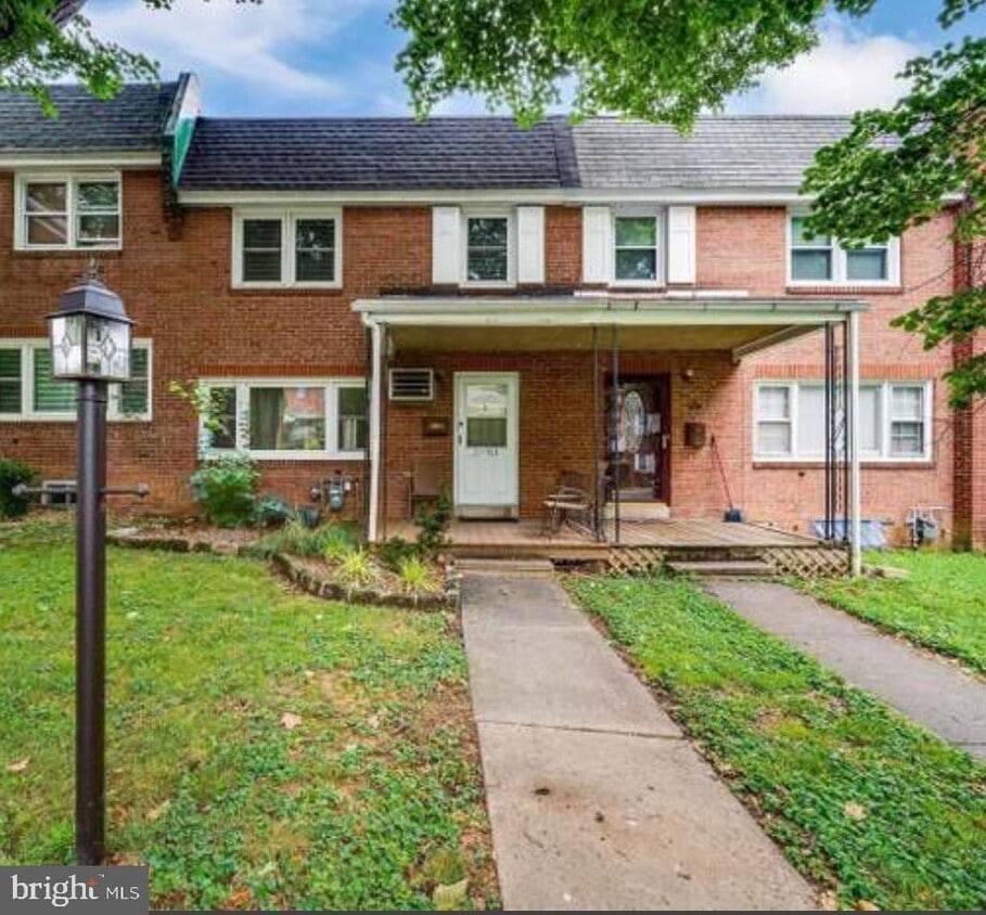Primary Photo - 321 Linden Ln