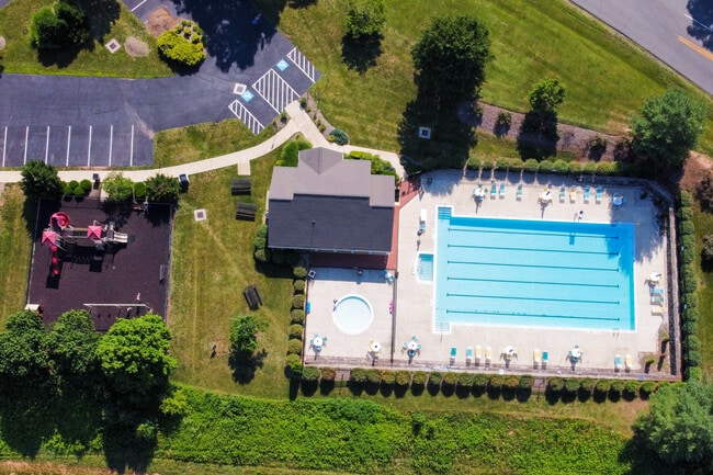 Building Photo - 35270 Overlook Dr