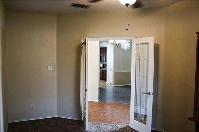 Foto del edificio - 100 S Creek Bend Dr
