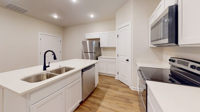 Foto del edificio - 1127 N Broadview Ln