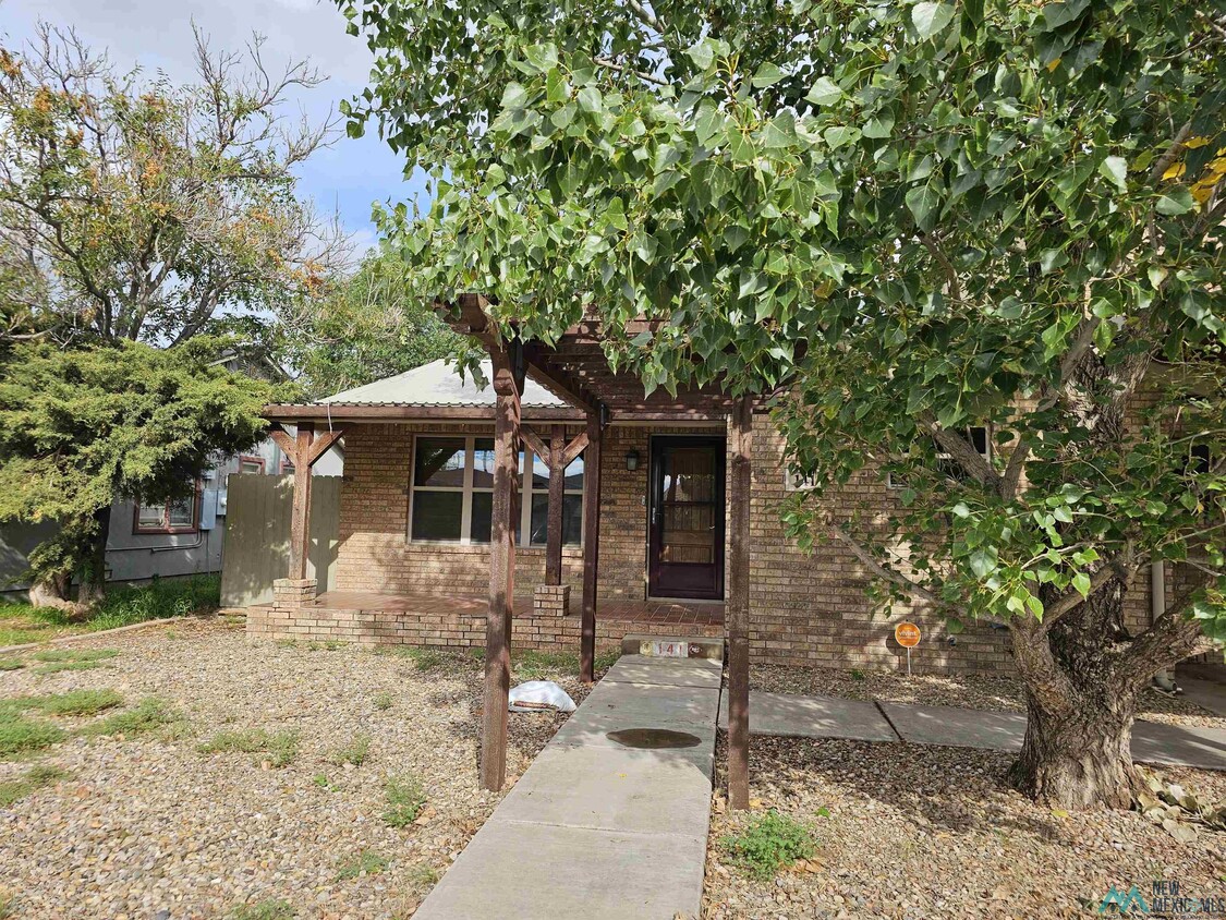Primary Photo - 141 S Houston Ave