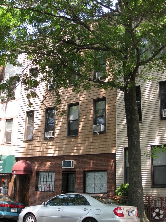 Building Photo - 211 Nassau Ave