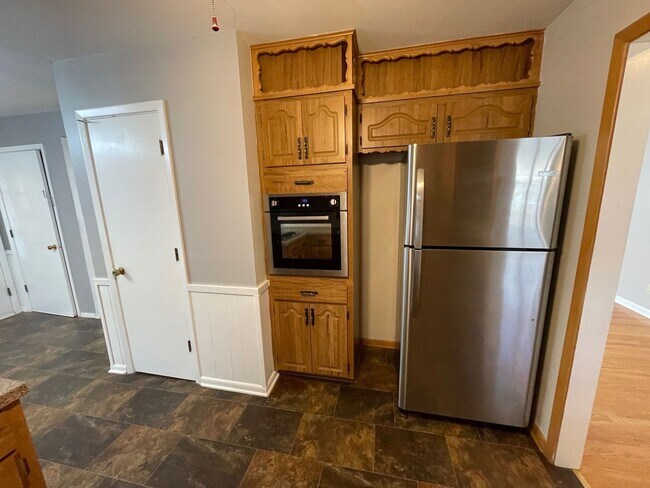 Building Photo - 3 Bedroom, 2.5 Bathroom Home in Independence