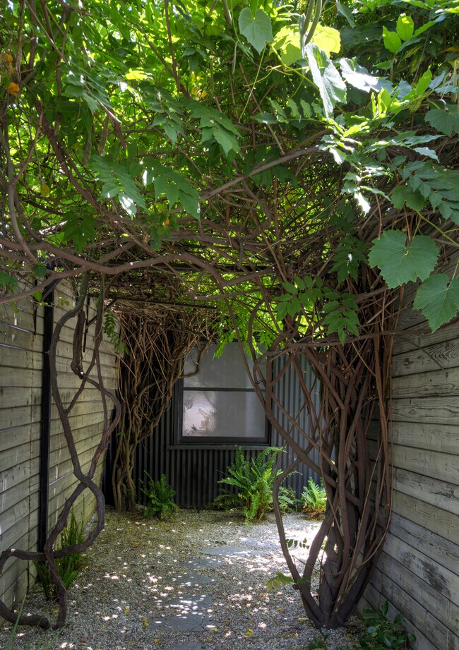 Building Photo - 4548 Melbourne Ave