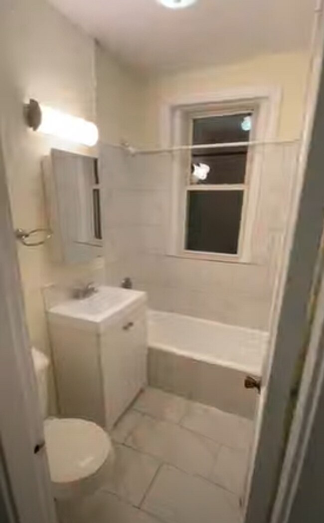 Foto del edificio - 2-bedroom with H + HW