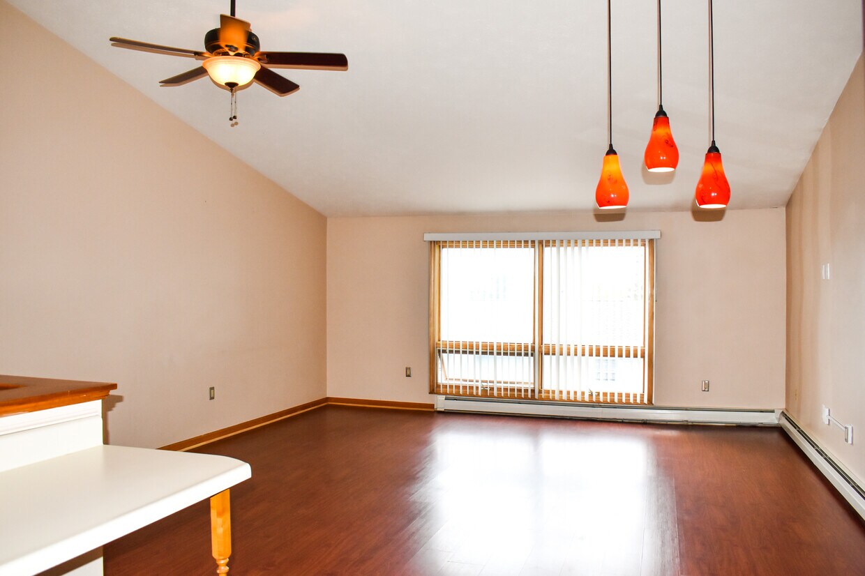 186 Dunbarton Rd, Manchester, NH 03102 Condo for Rent in Manchester