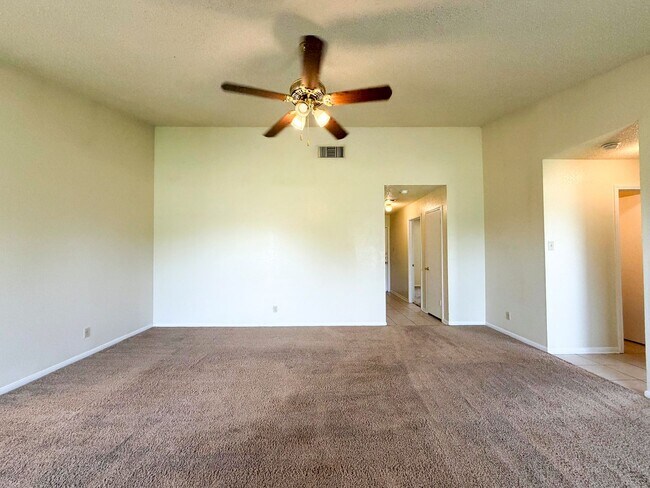 Building Photo - 2607 Bluebonnet Dr