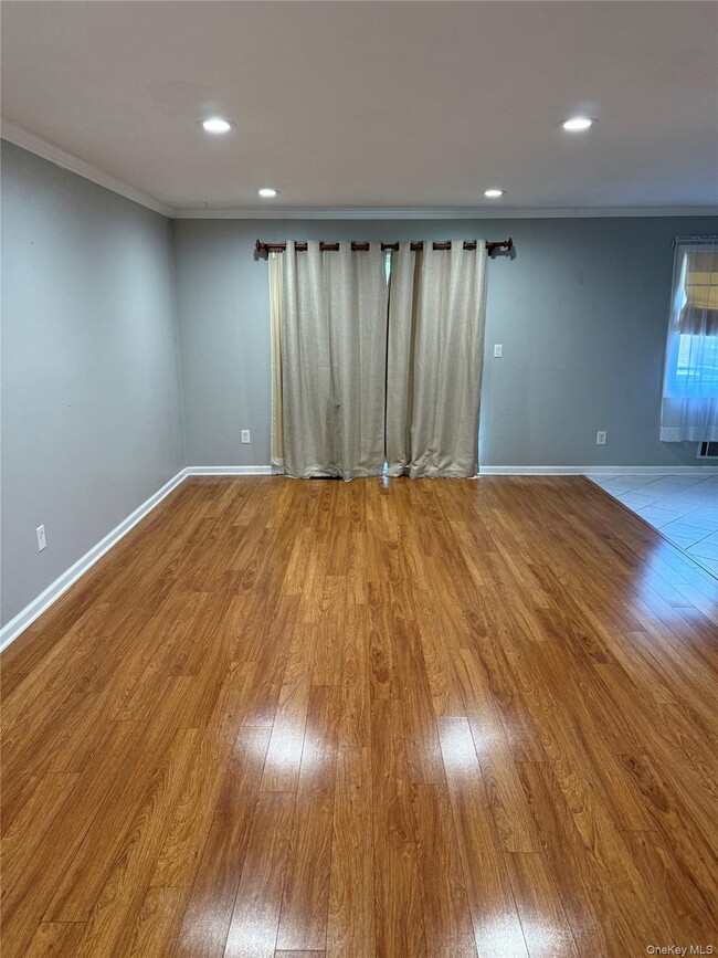 Building Photo - 40 New Holland Village