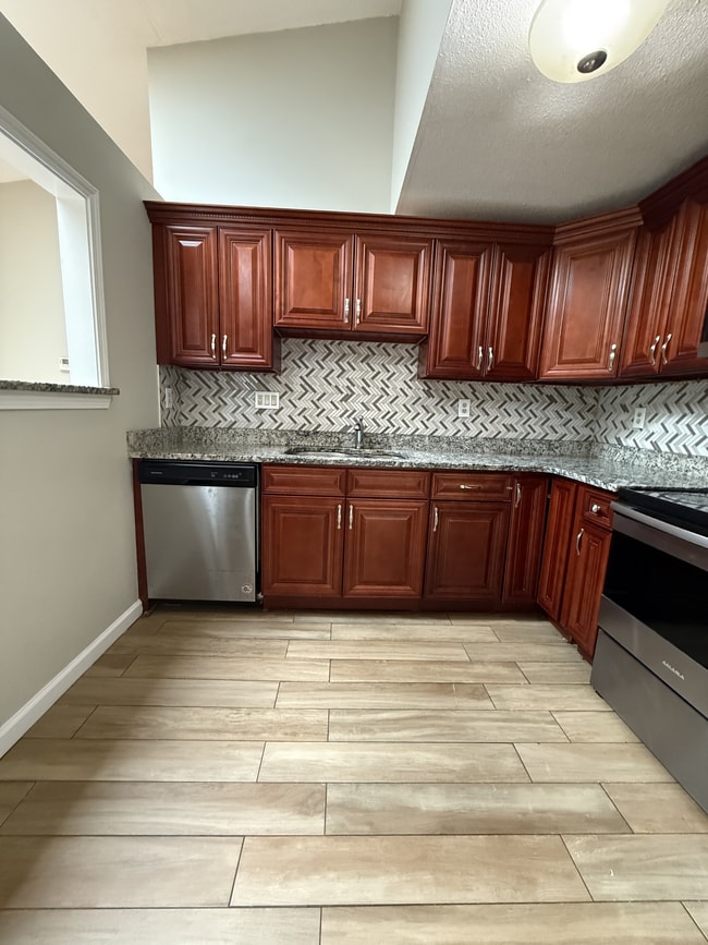 Photo - 15 Thompson Dr Townhome