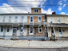 Building Photo - 18 Fulton St