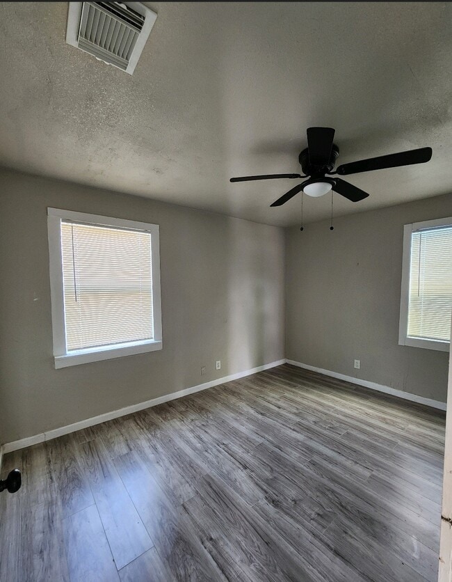 Foto del edificio - 2817 Rosemary Ln