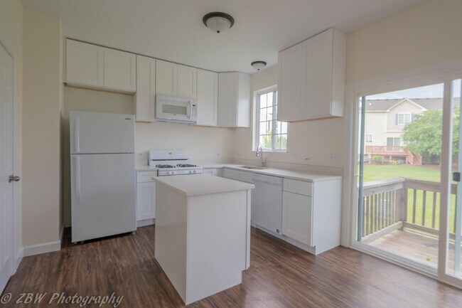 Foto del edificio - 1906 Indian Hill Ln