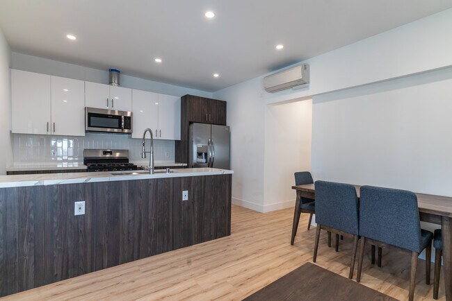 Shared kitchen - 1213 W 24th St