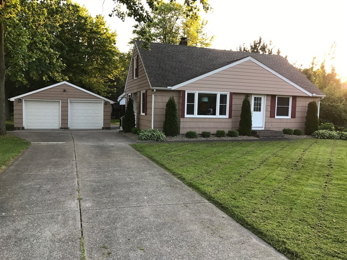 2920 Bement St, Erie, PA 16506 House for Rent in Erie, PA