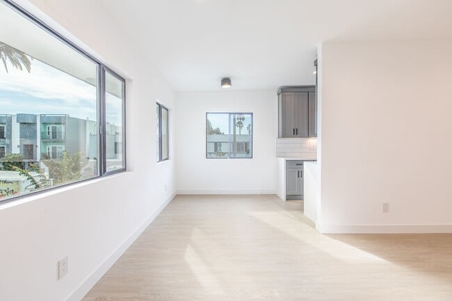 Interior Photo - 6133 Eleanor Ave