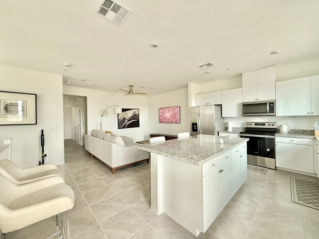 Building Photo - Beautiful 3bd/3bath home