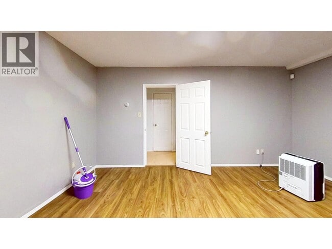 Building Photo - 720 W 54th Ave