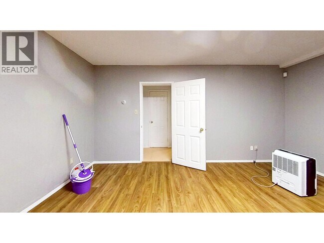 Photo du bâtiment - 720 W 54th Ave