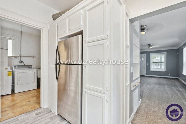 Foto del edificio - 1453 Prouty Ave