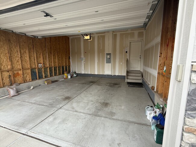 Building Photo - 257 Vela Pl