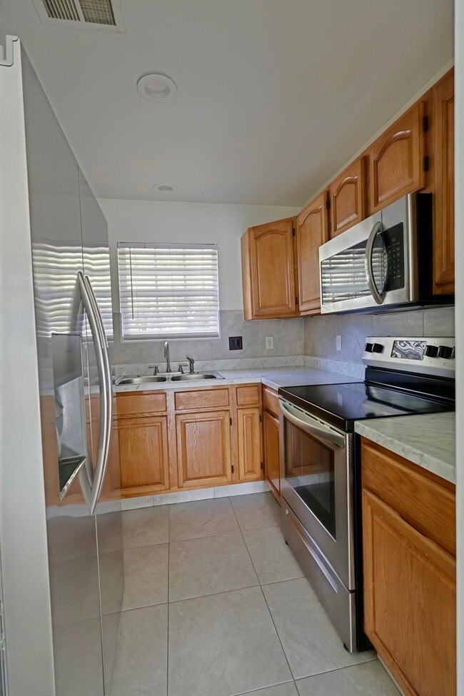 Building Photo - 3408 Green Briar Cir