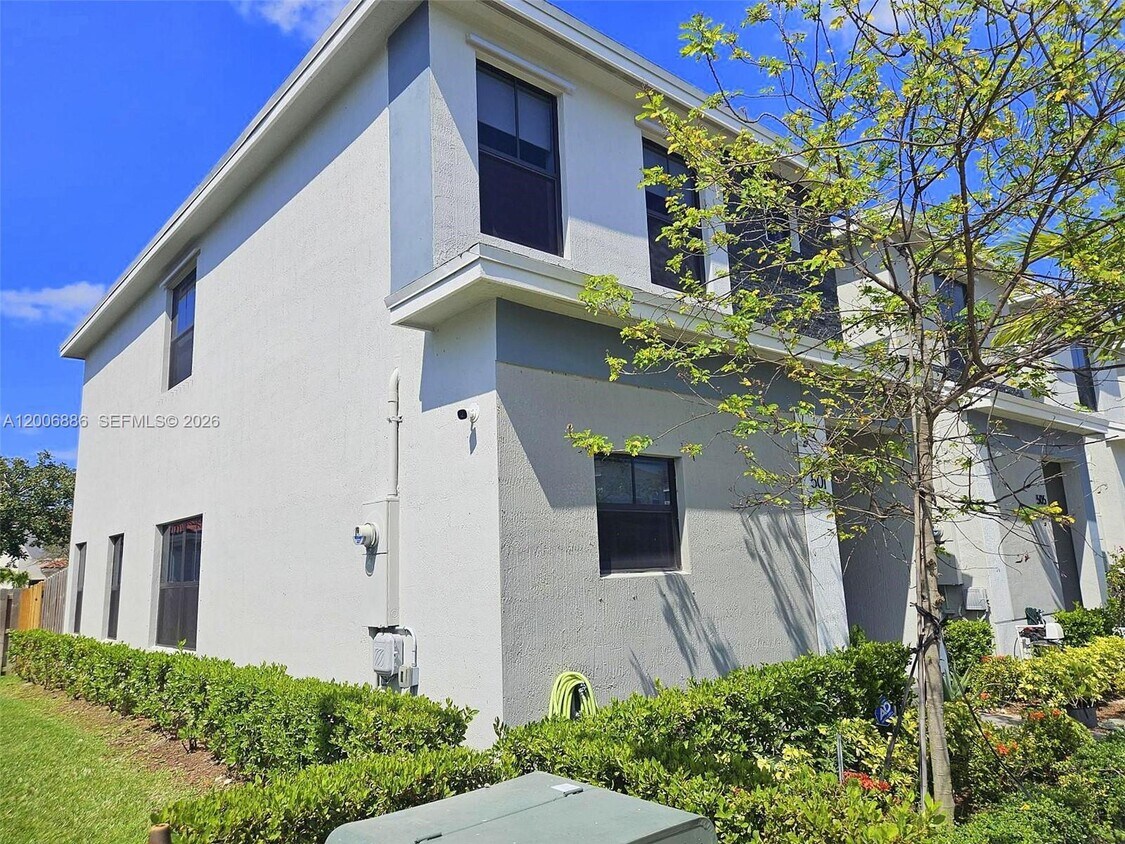 Foto del edificio - 501 NE 1st St